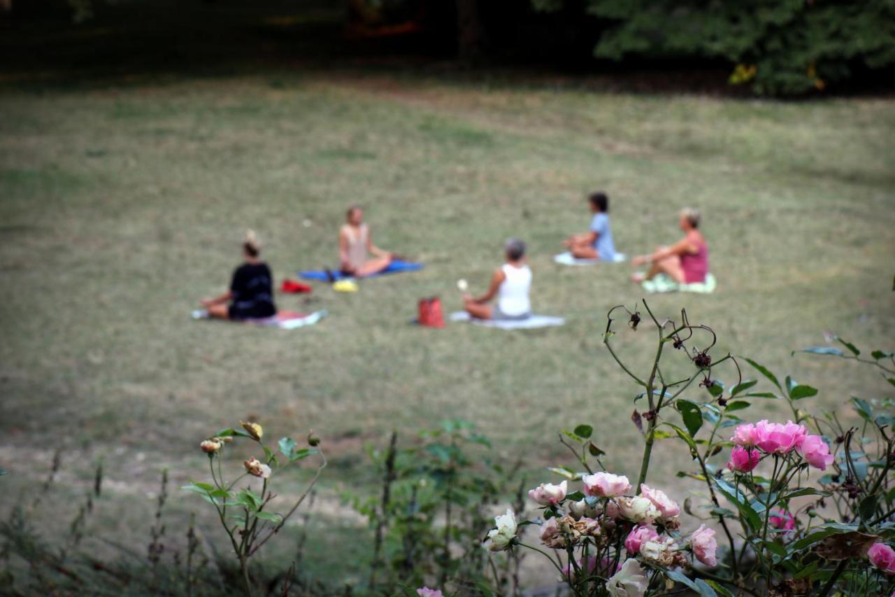 Parc De Lesseps Acomodação com café da manhã Meunet-Planches Exterior foto